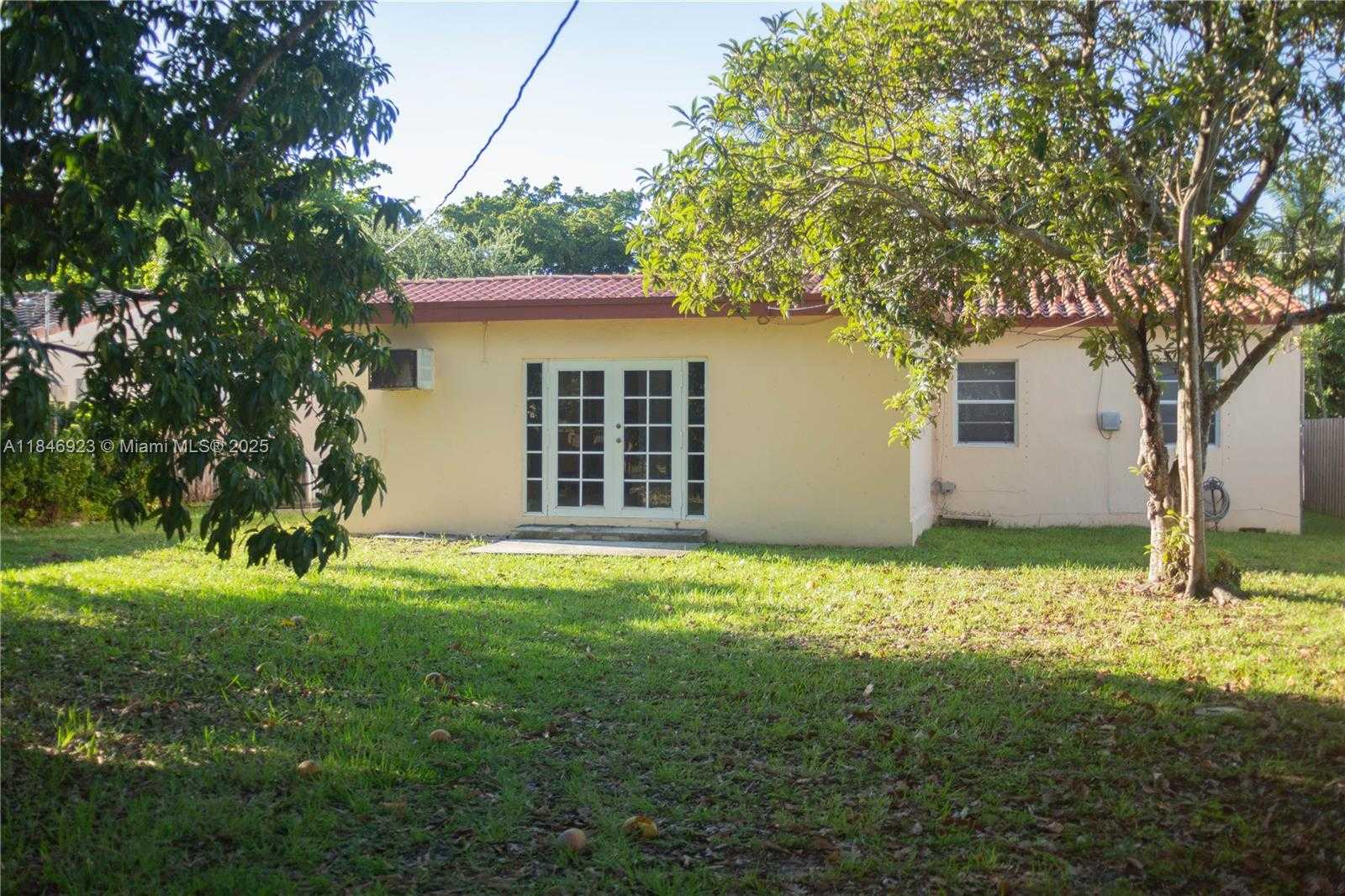 Small Image of 624 WESTWARD DRIVE, Miami Springs Number 31