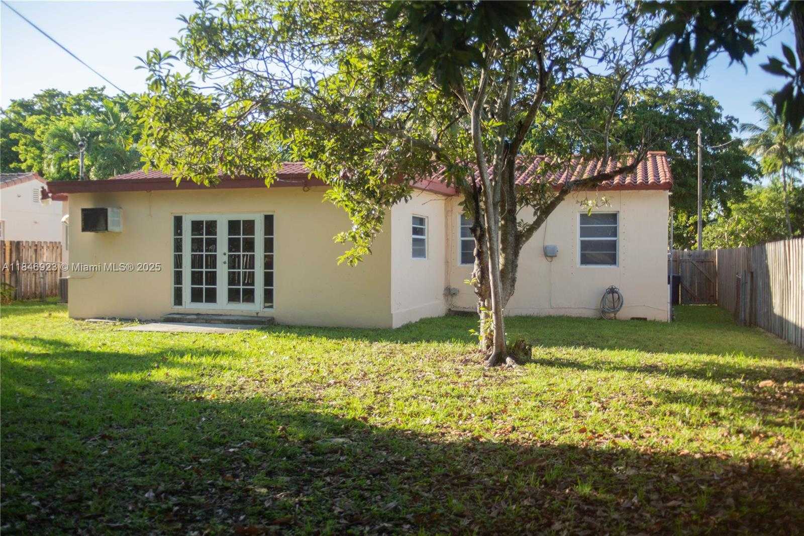 Small Image of 624 WESTWARD DRIVE, Miami Springs Number 32