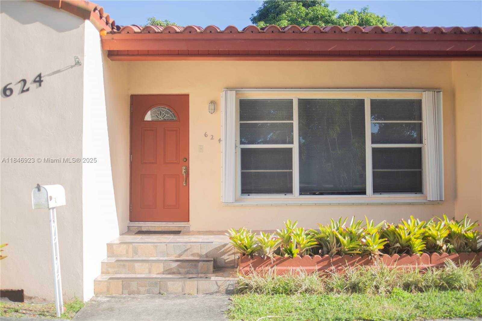 Small Image of 624 WESTWARD DRIVE, Miami Springs Number 4
