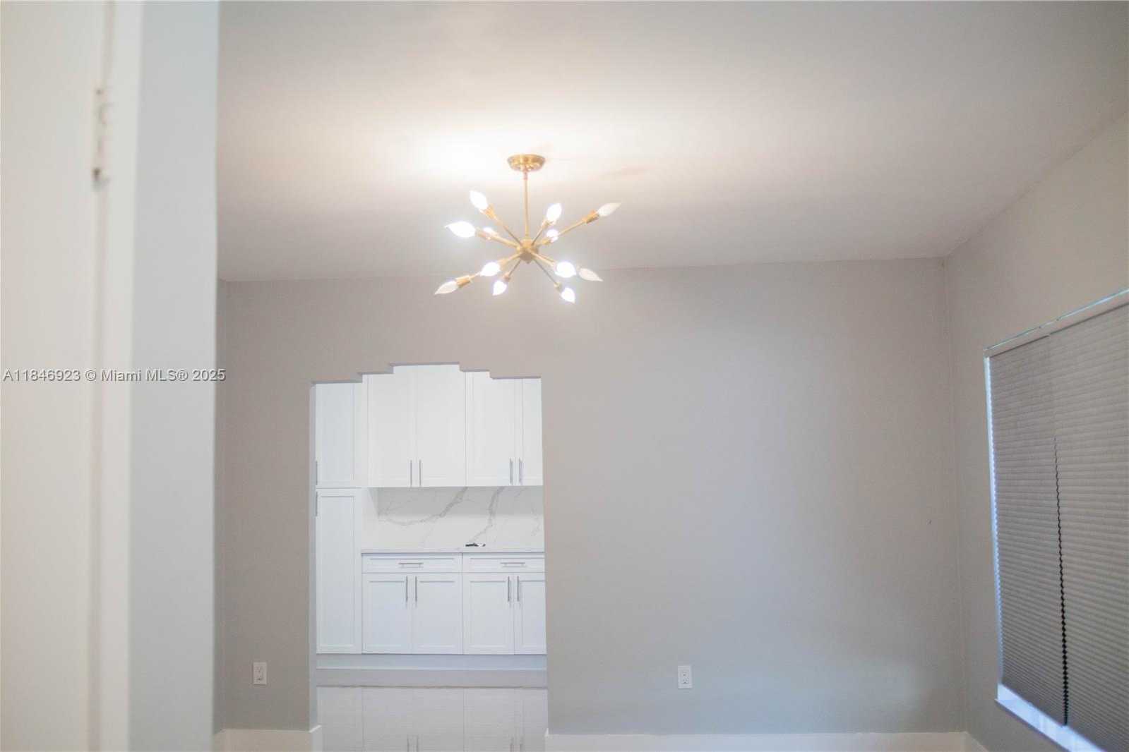 Small Image of 624 WESTWARD DRIVE, Miami Springs Number 5