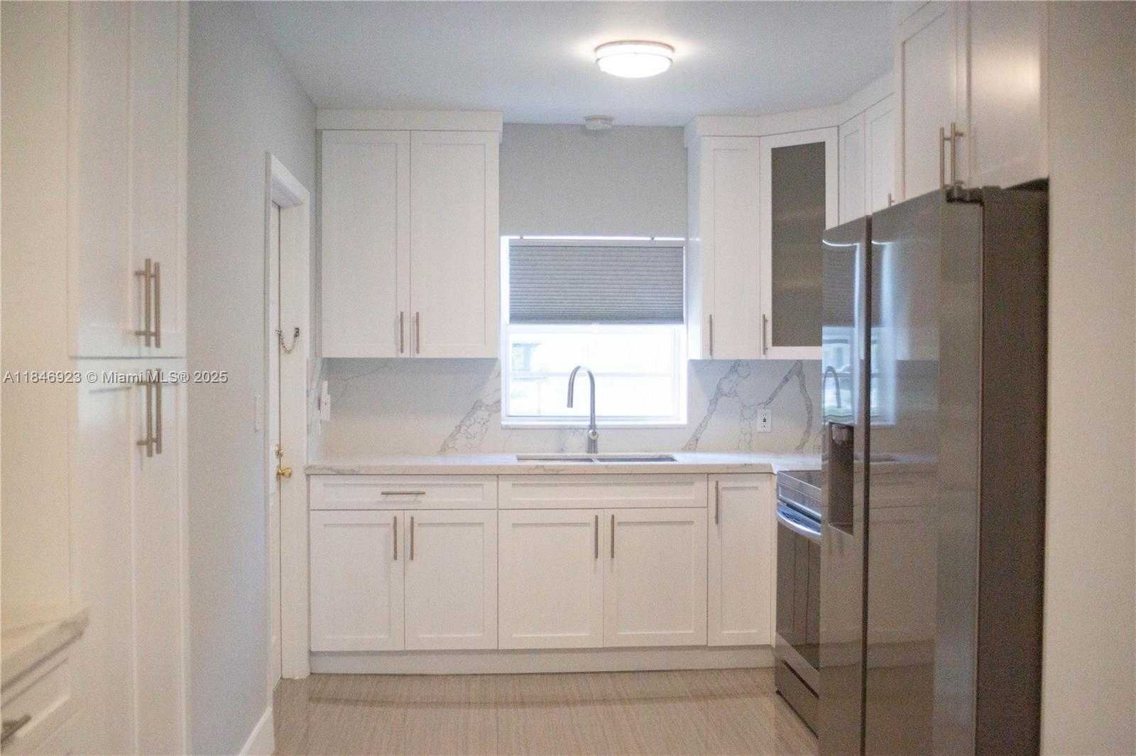 Small Image of 624 WESTWARD DRIVE, Miami Springs Number 8