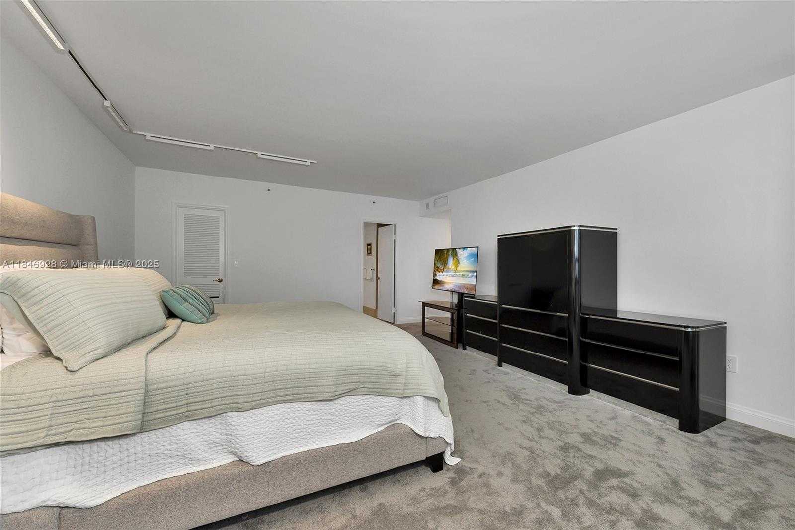 Small Image of 10205 COLLINS AVE #807, Bal Harbour Number 19