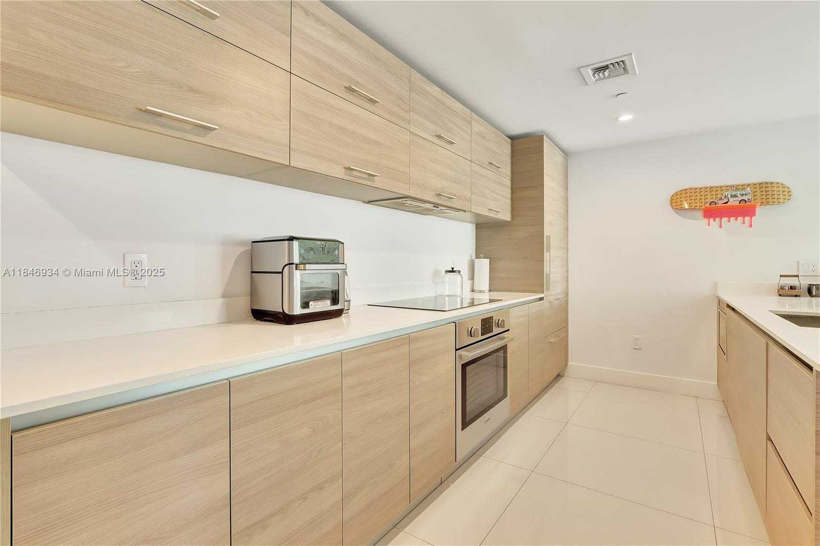 Small Image of 1300 SOUTH MIAMI AVE #1610, Miami Number 4