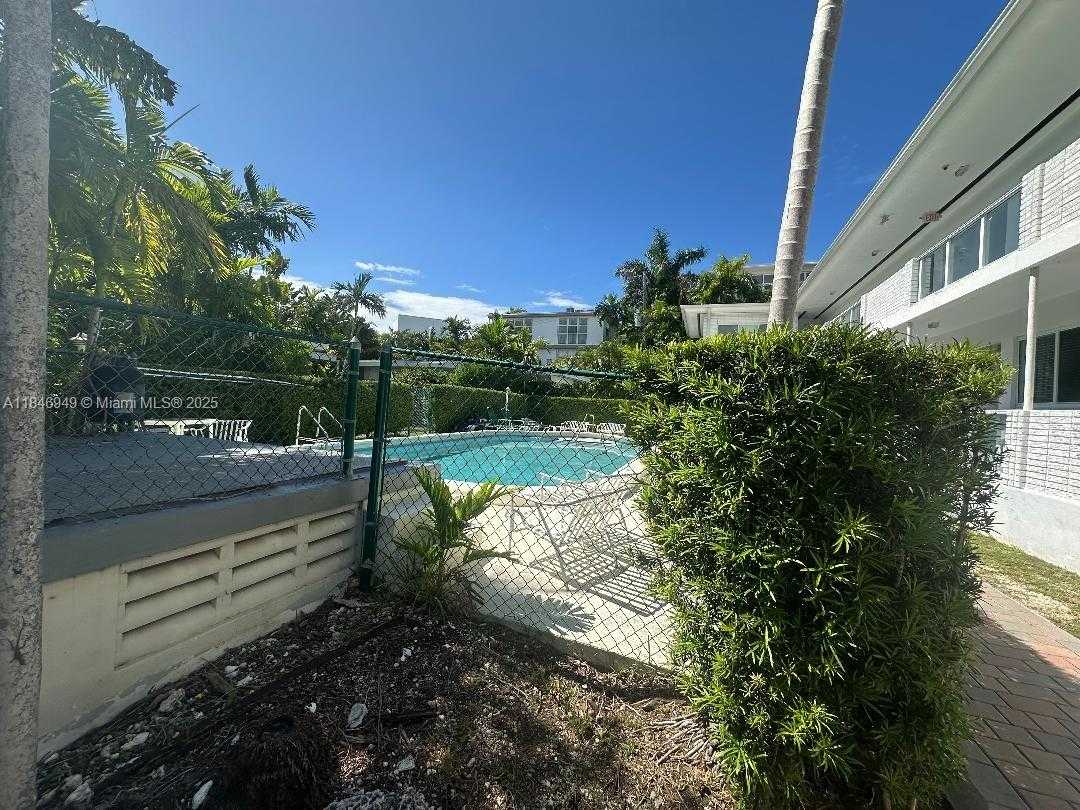 Small Image of 1065 98TH ST #2, Bay Harbor Islands Number 3