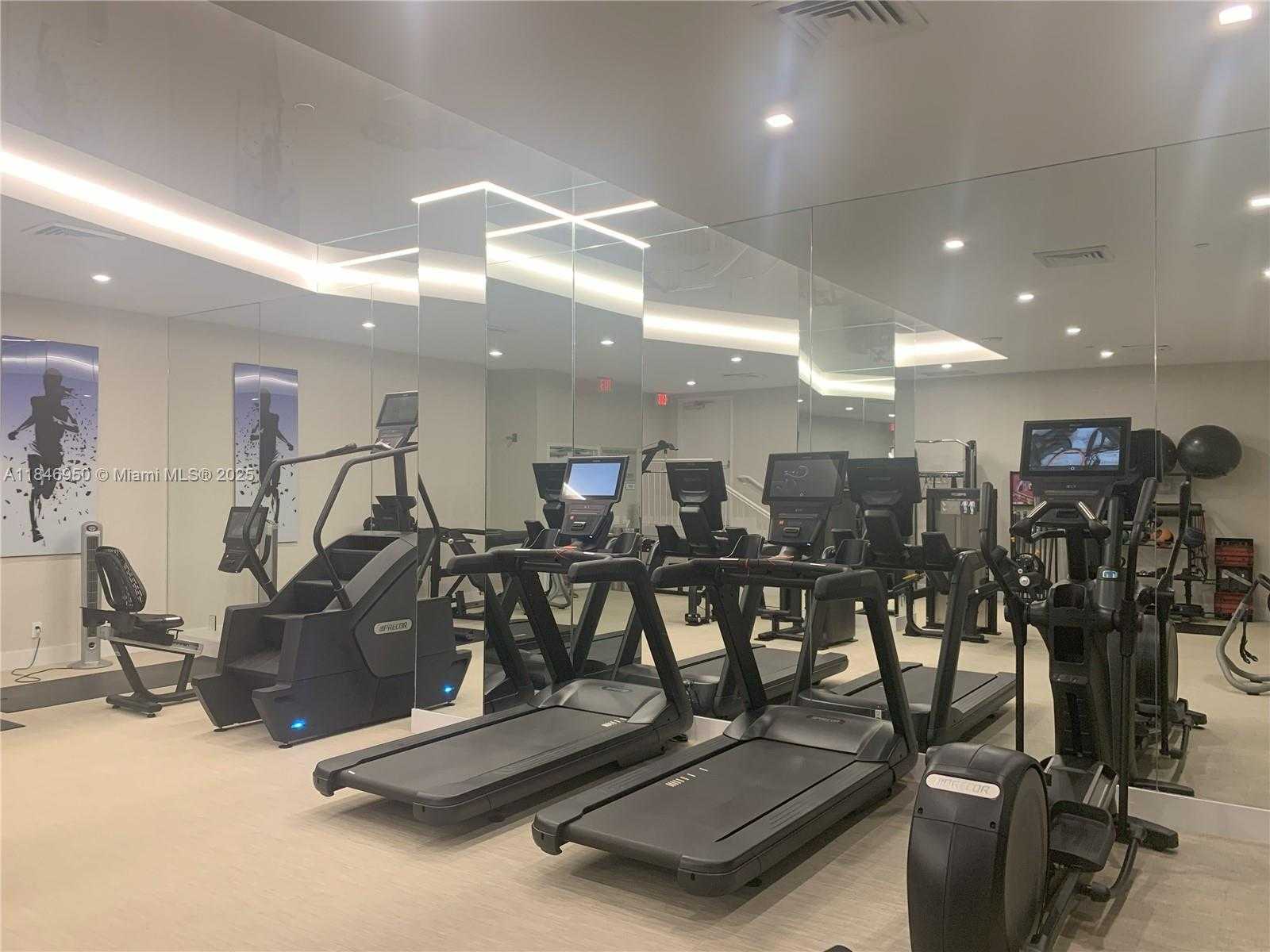 Small Image of 3640 YACHT CLUB DR #1502, Aventura Number 12