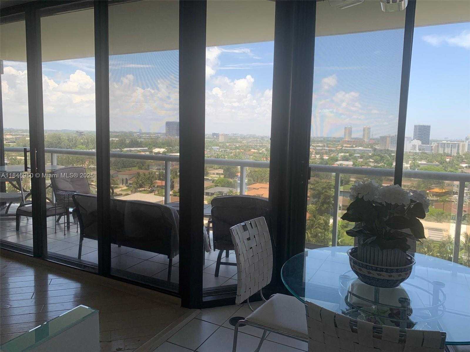 Small Image of 3640 YACHT CLUB DR #1502, Aventura Number 5