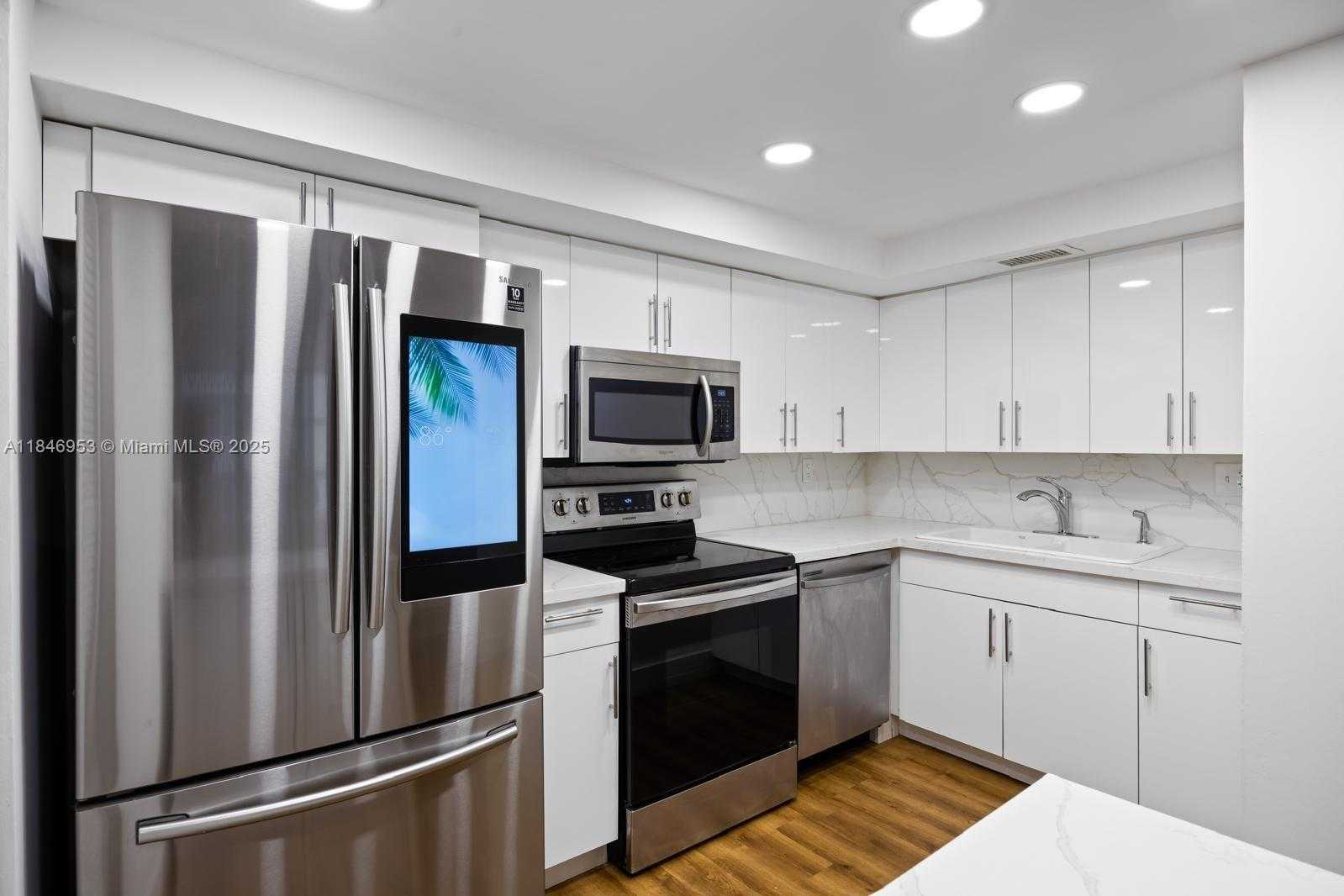 Small Image of 1440 BRICKELL BAY DR #307, Miami Number 11