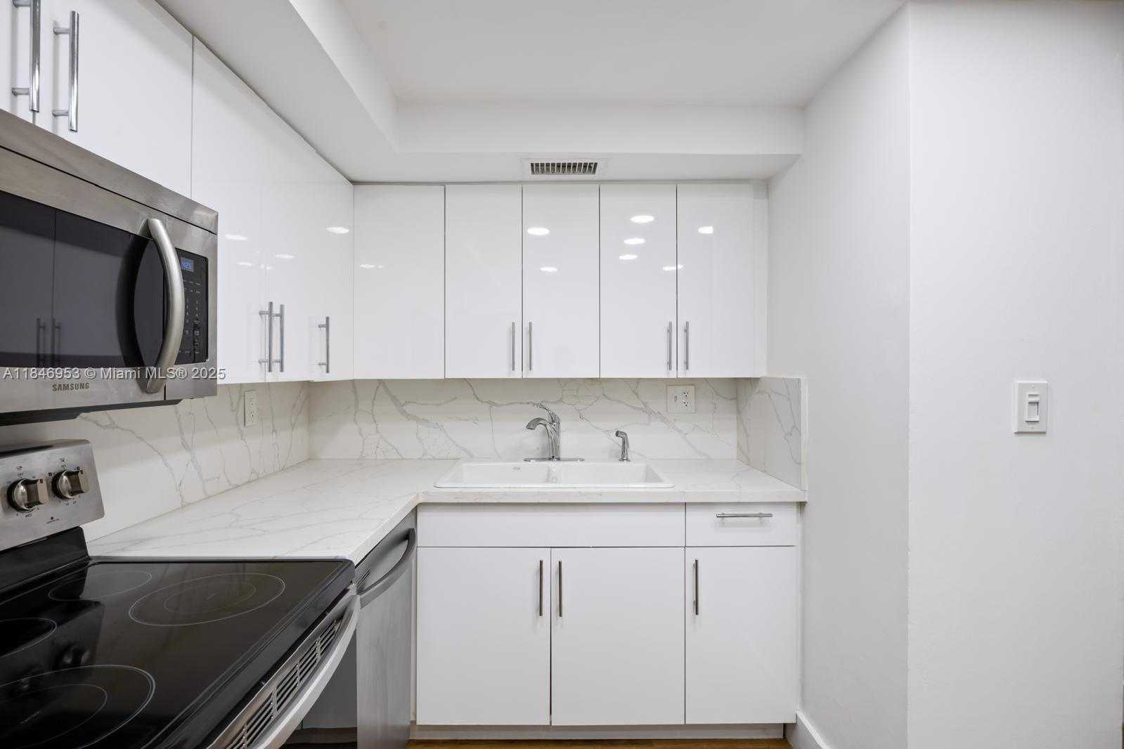 Small Image of 1440 BRICKELL BAY DR #307, Miami Number 12
