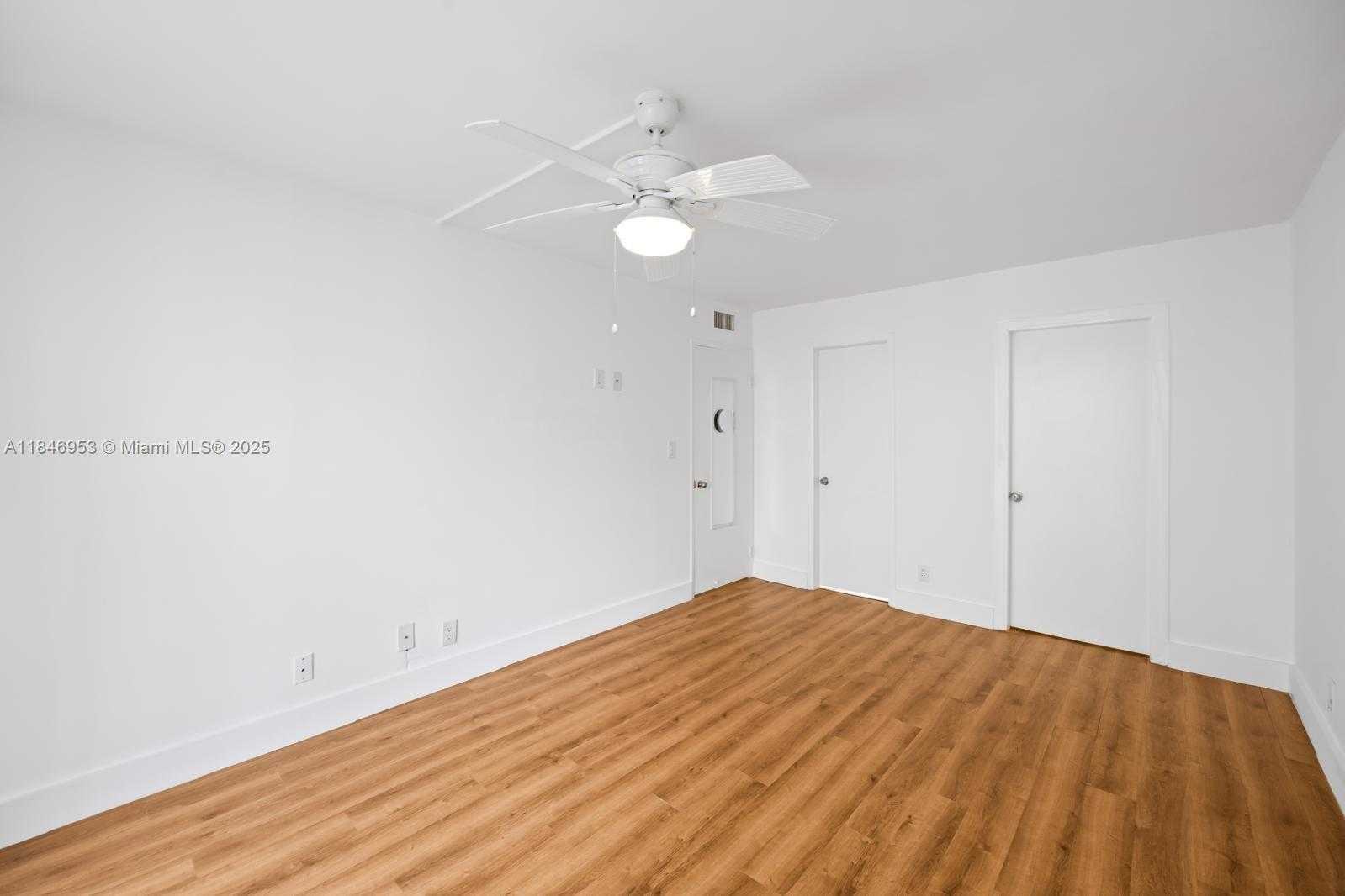 Small Image of 1440 BRICKELL BAY DR #307, Miami Number 14