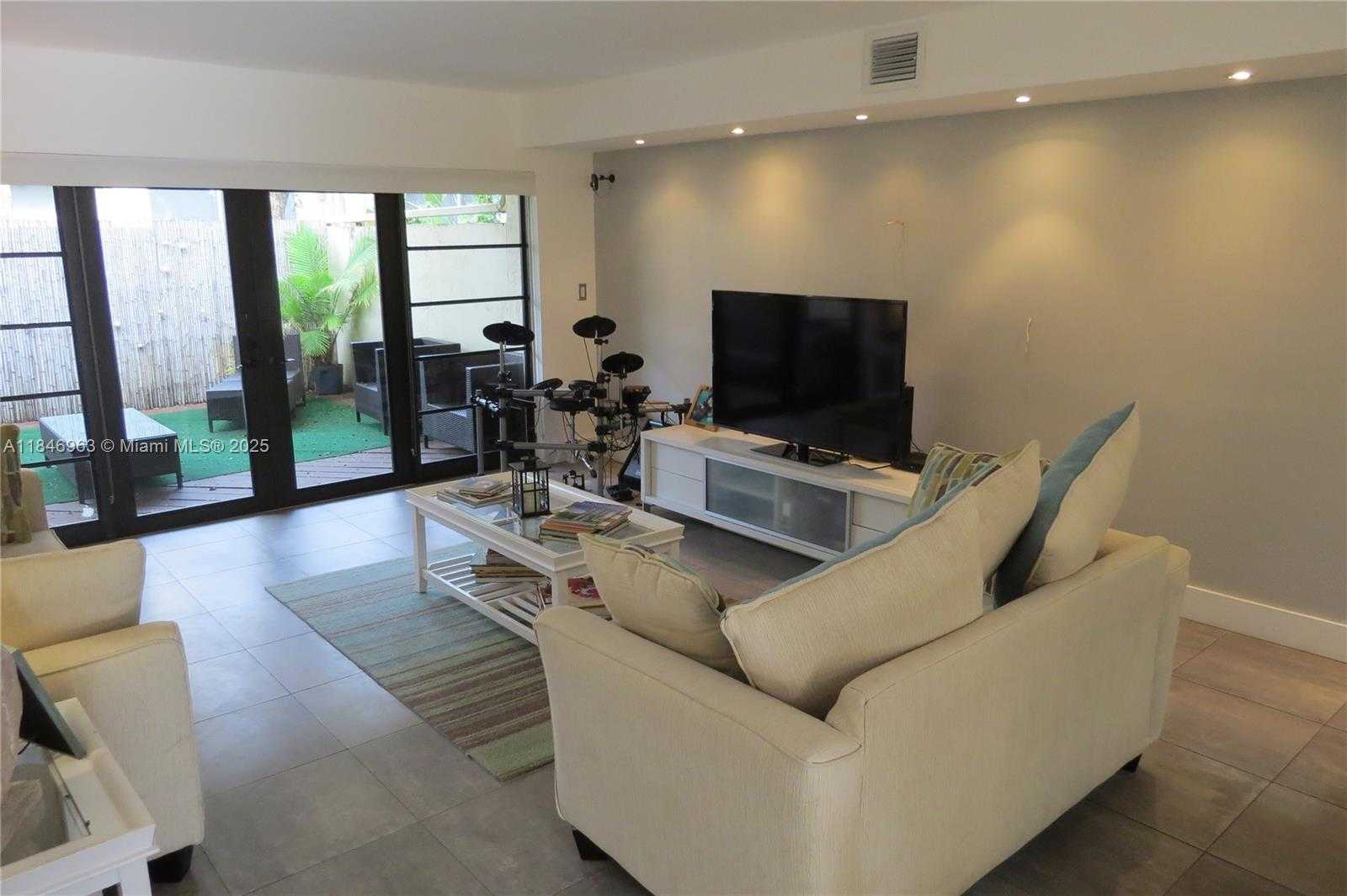 Small Image of 3510 MAGELLAN CIR #723, Aventura Number 2
