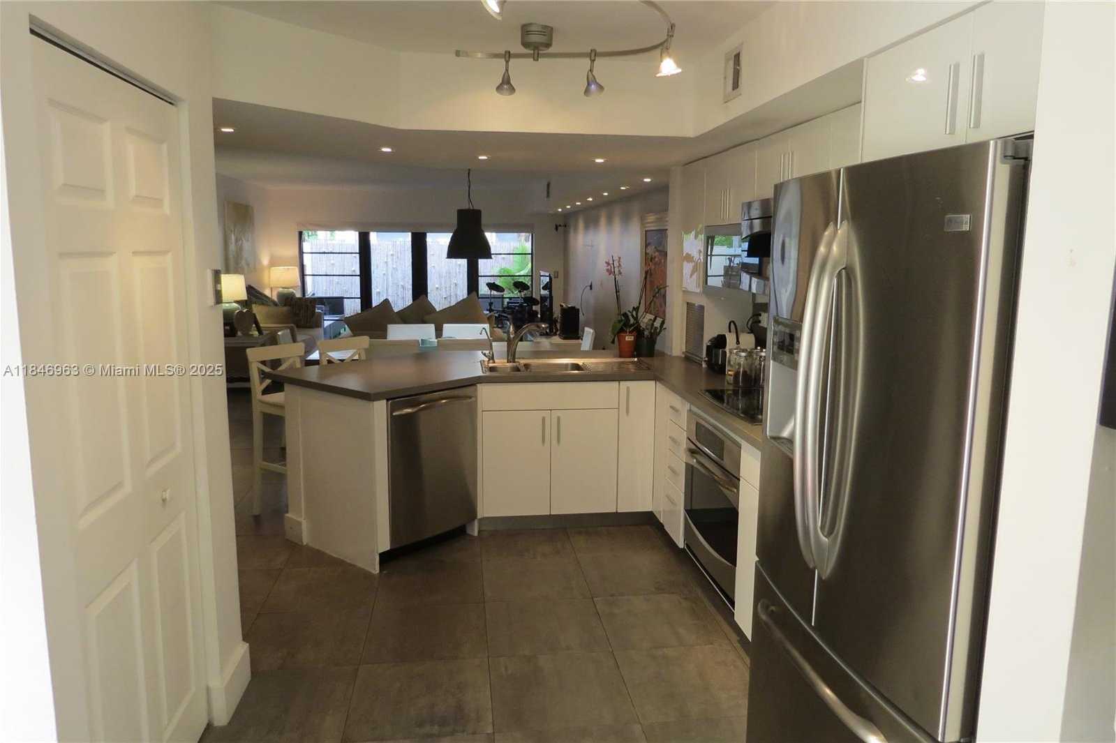 Small Image of 3510 MAGELLAN CIR #723, Aventura Number 9