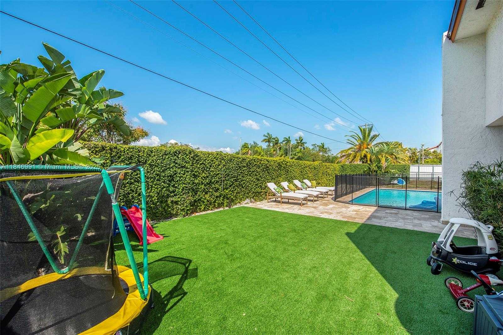 Small Image of 5901 SOUTH WEST 56TH TER, South Miami Number 2