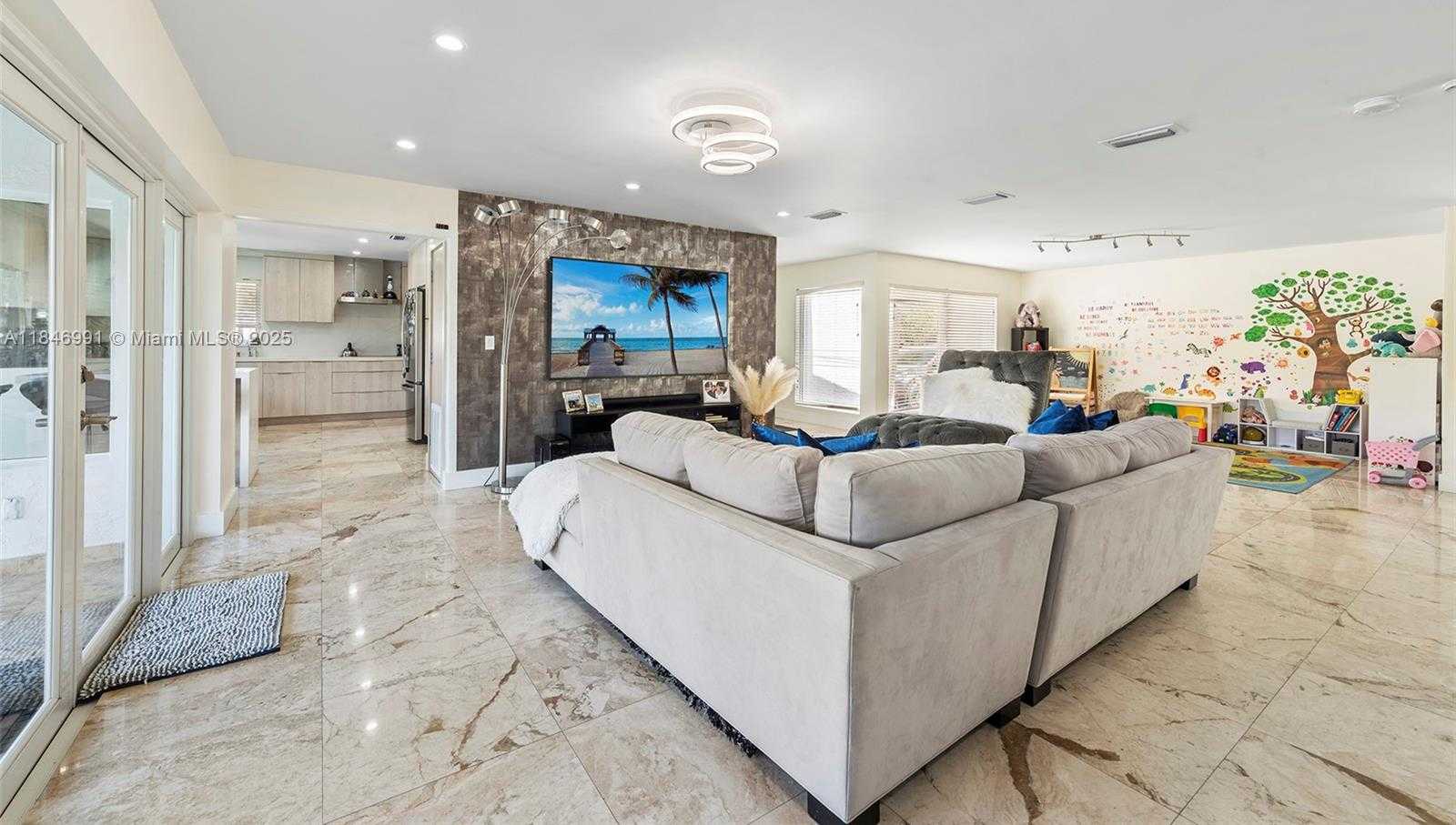 Small Image of 5901 SOUTH WEST 56TH TER, South Miami Number 23