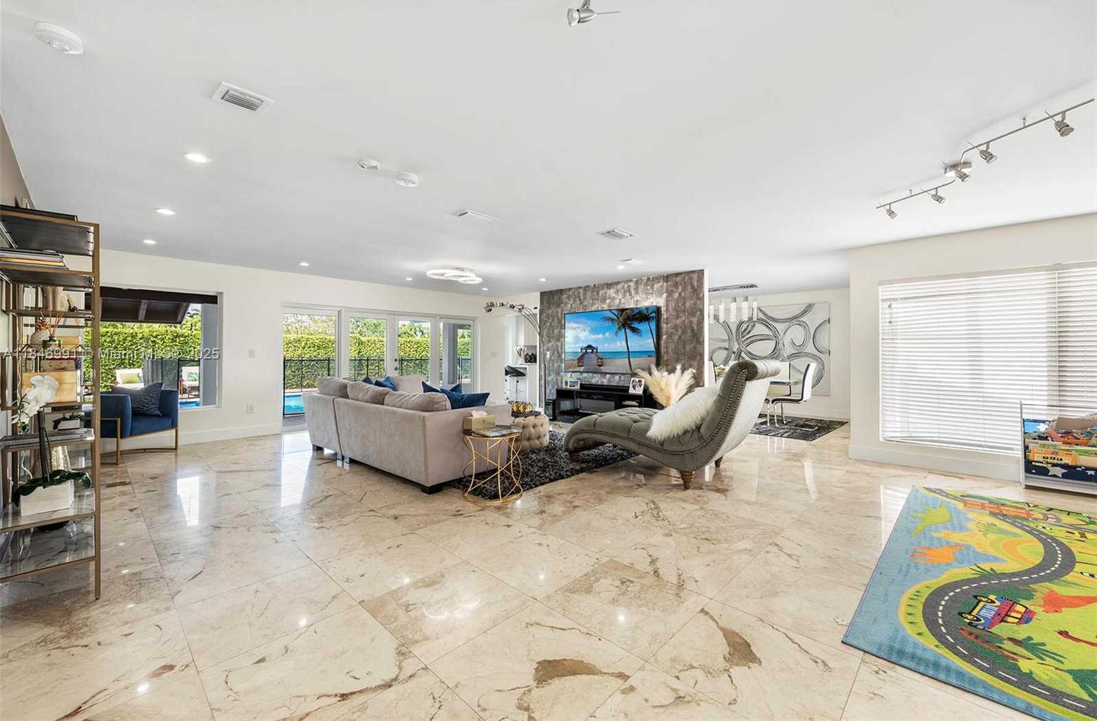 Small Image of 5901 SOUTH WEST 56TH TER, South Miami Number 24