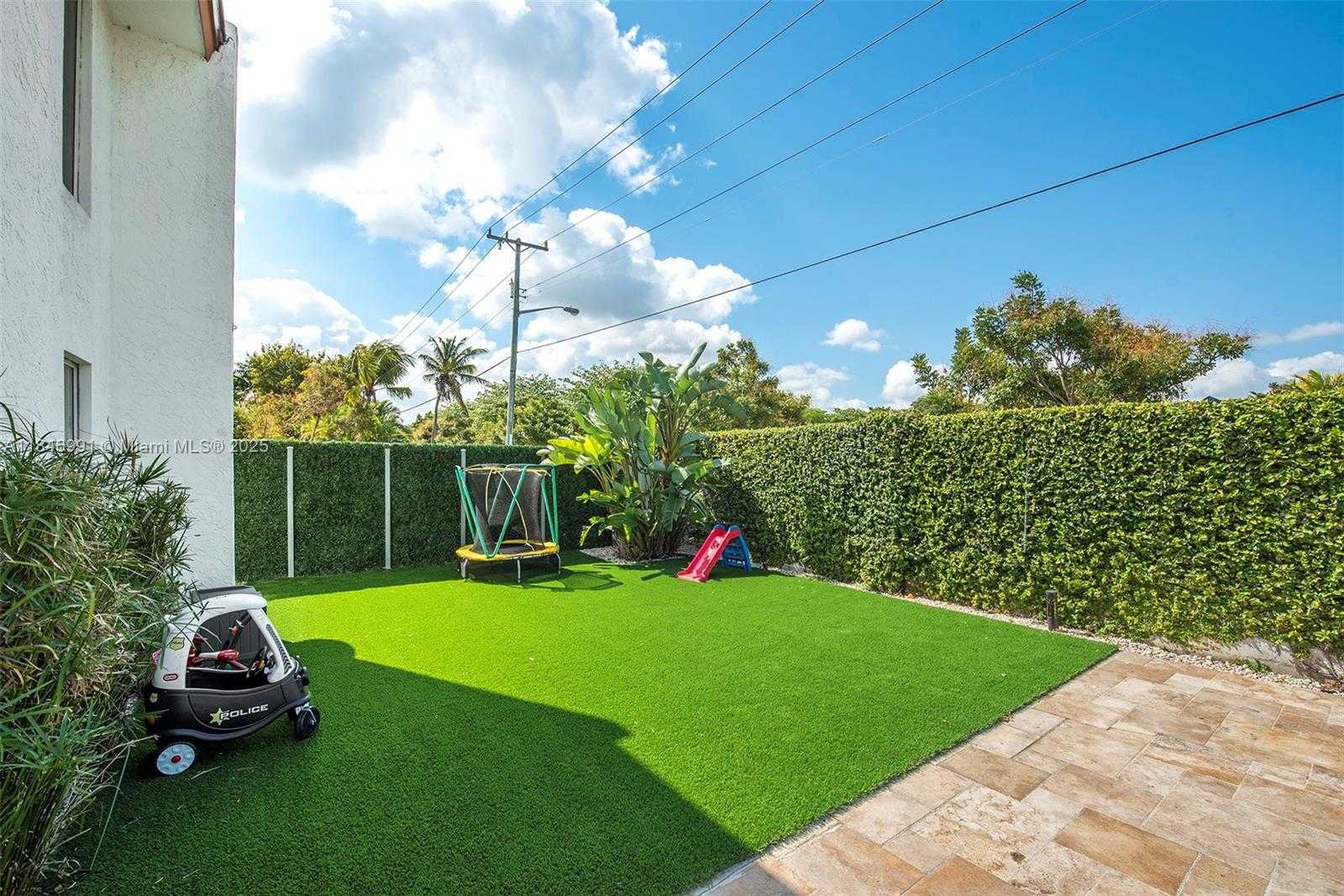 Small Image of 5901 SOUTH WEST 56TH TER, South Miami Number 3