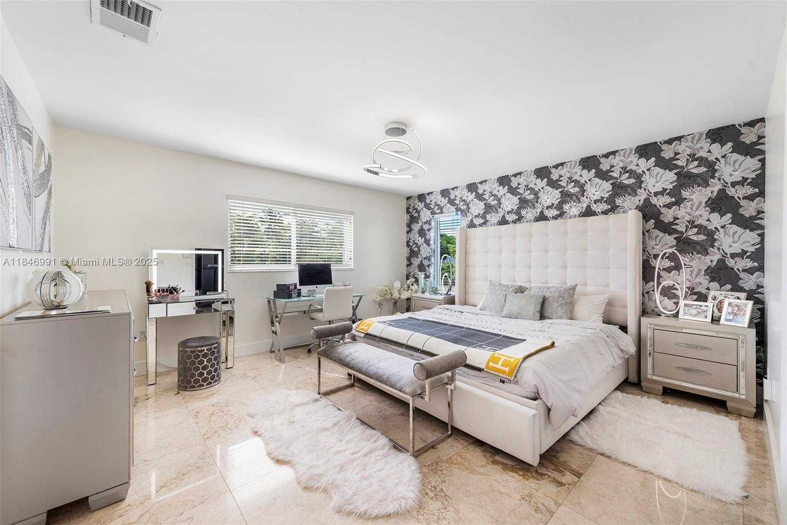 Small Image of 5901 SOUTH WEST 56TH TER, South Miami Number 42