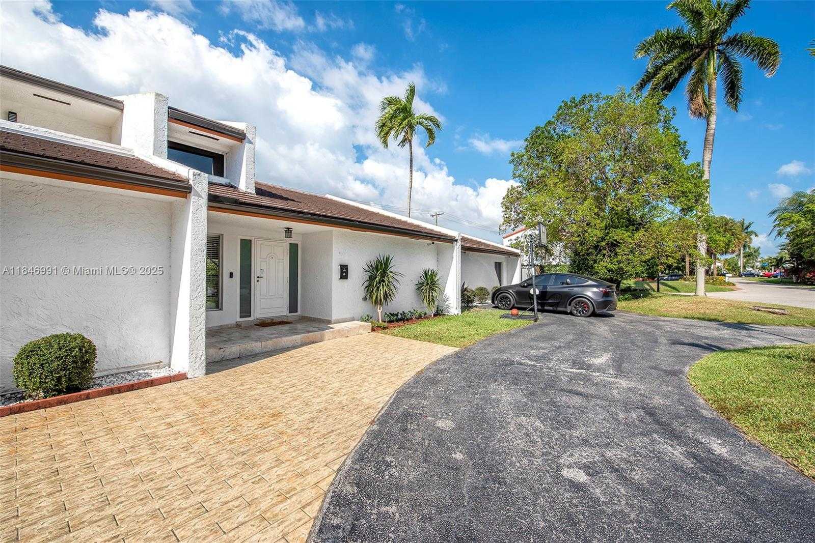 Small Image of 5901 SOUTH WEST 56TH TER, South Miami Number 49