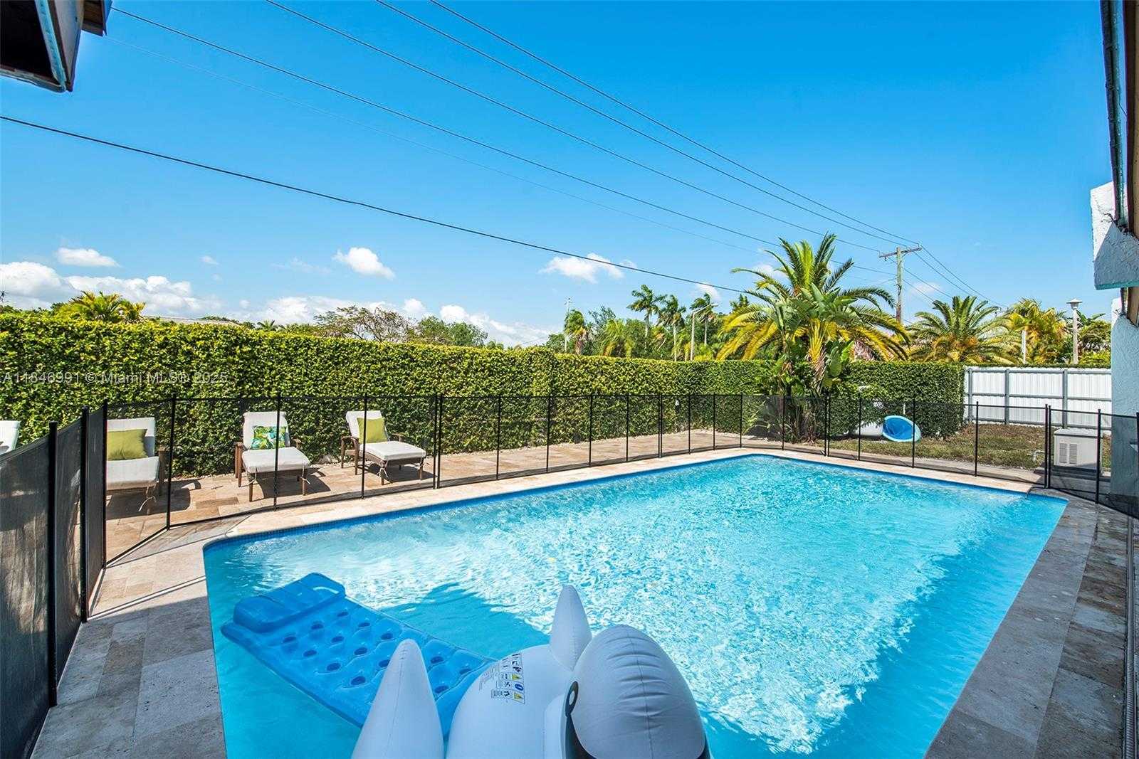 Small Image of 5901 SOUTH WEST 56TH TER, South Miami Number 5