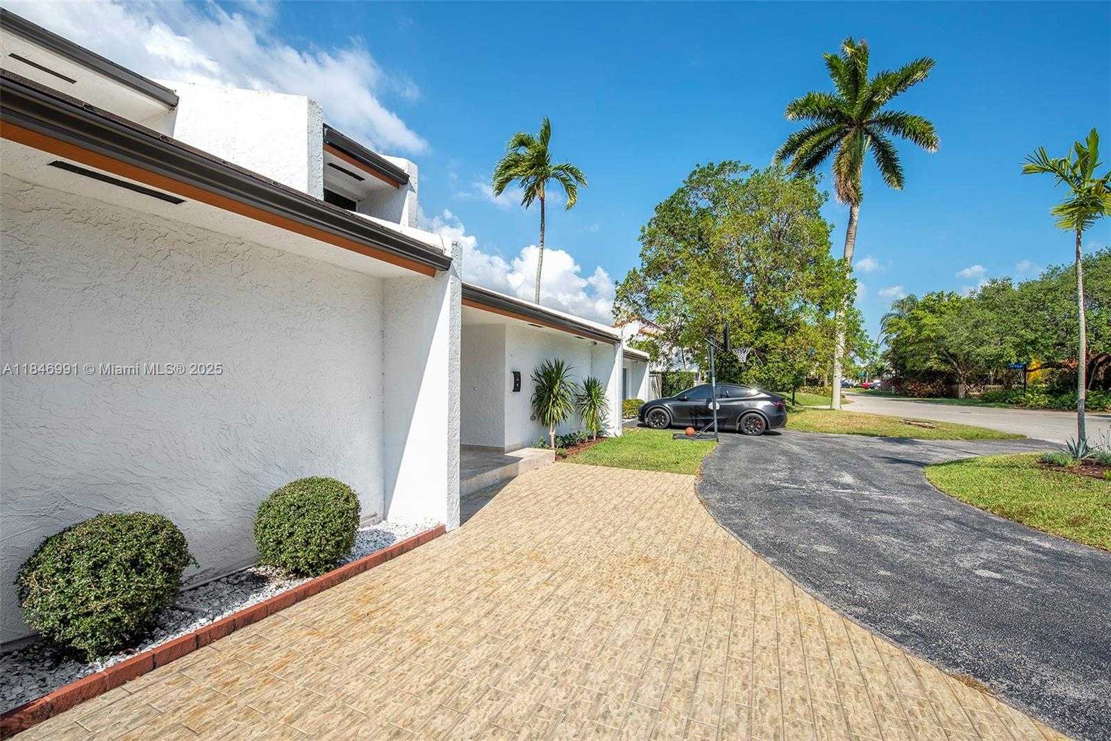 Small Image of 5901 SOUTH WEST 56TH TER, South Miami Number 50