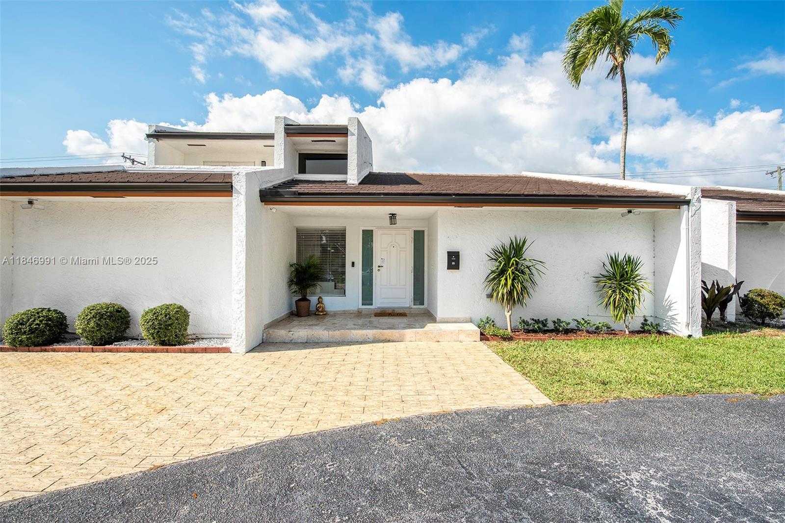 Small Image of 5901 SOUTH WEST 56TH TER, South Miami Number 51
