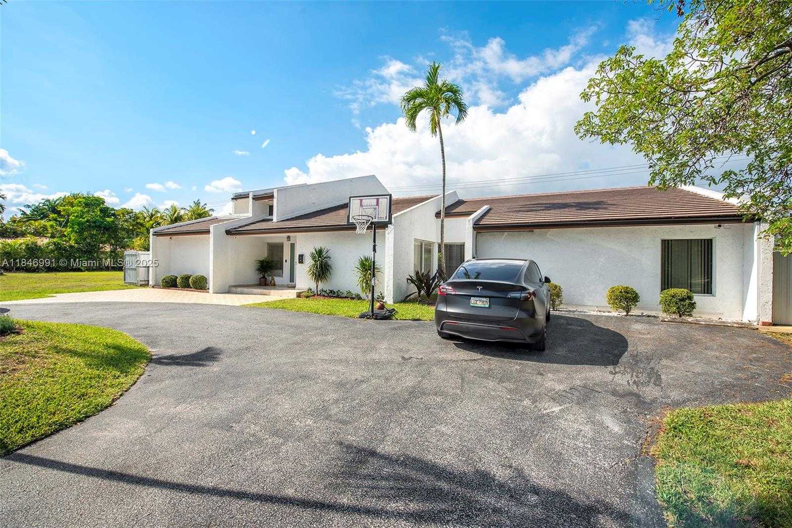 Small Image of 5901 SOUTH WEST 56TH TER, South Miami Number 52