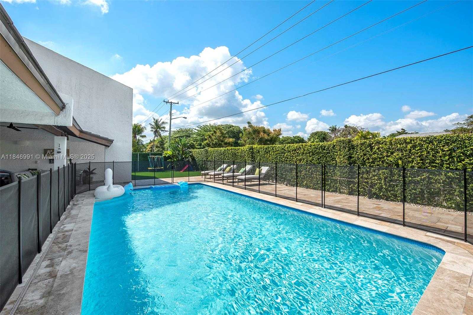 Small Image of 5901 SOUTH WEST 56TH TER, South Miami Number 6