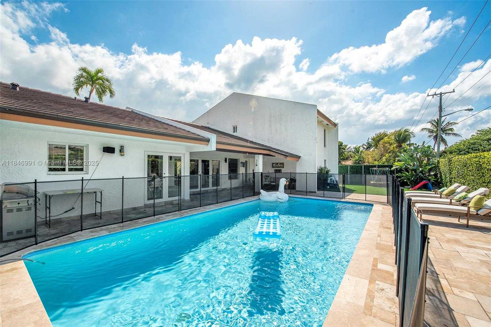 Small Image of 5901 SOUTH WEST 56TH TER, South Miami Number 9