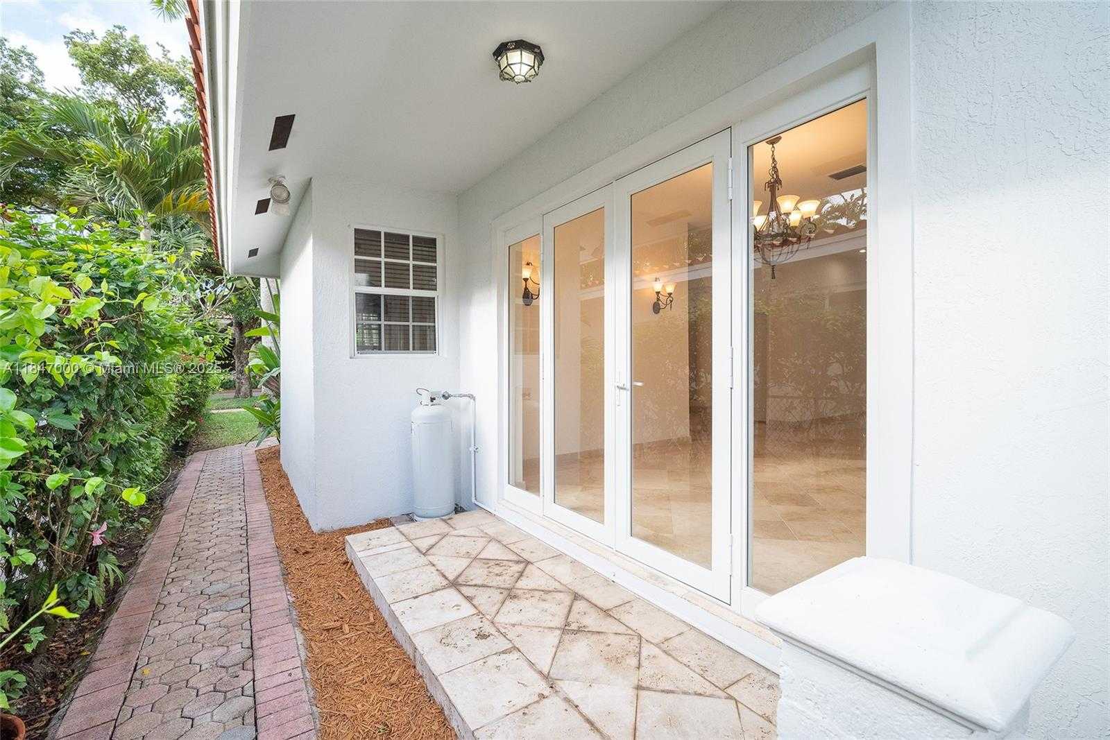 Small Image of 1135 ASTURIA AVE, Coral Gables Number 10