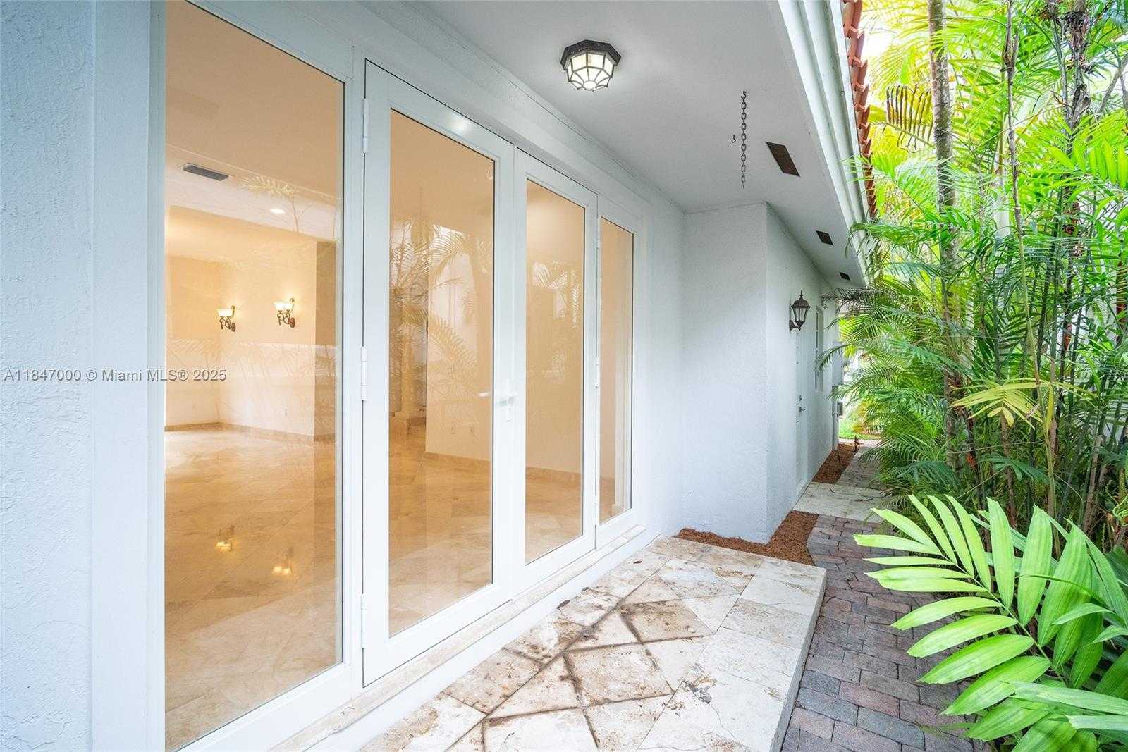 Small Image of 1135 ASTURIA AVE, Coral Gables Number 12