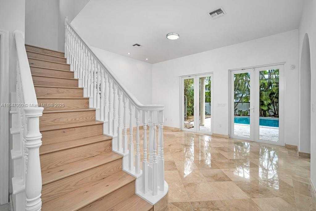 Small Image of 1135 ASTURIA AVE, Coral Gables Number 13