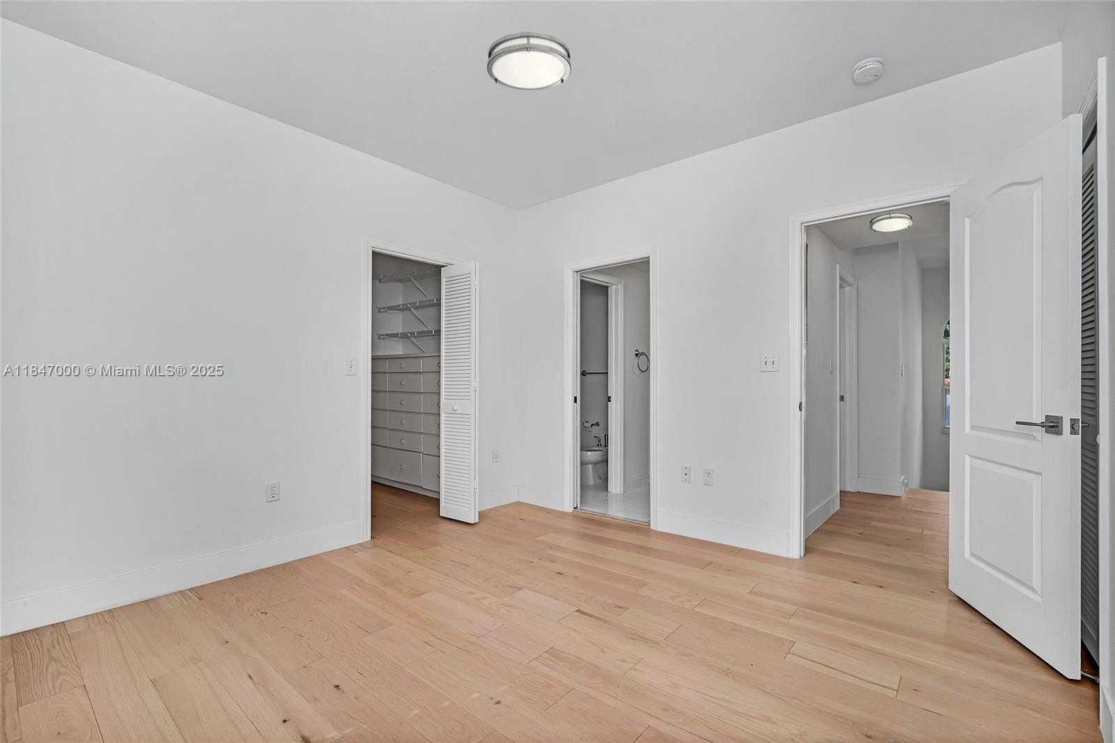 Small Image of 1135 ASTURIA AVE, Coral Gables Number 31