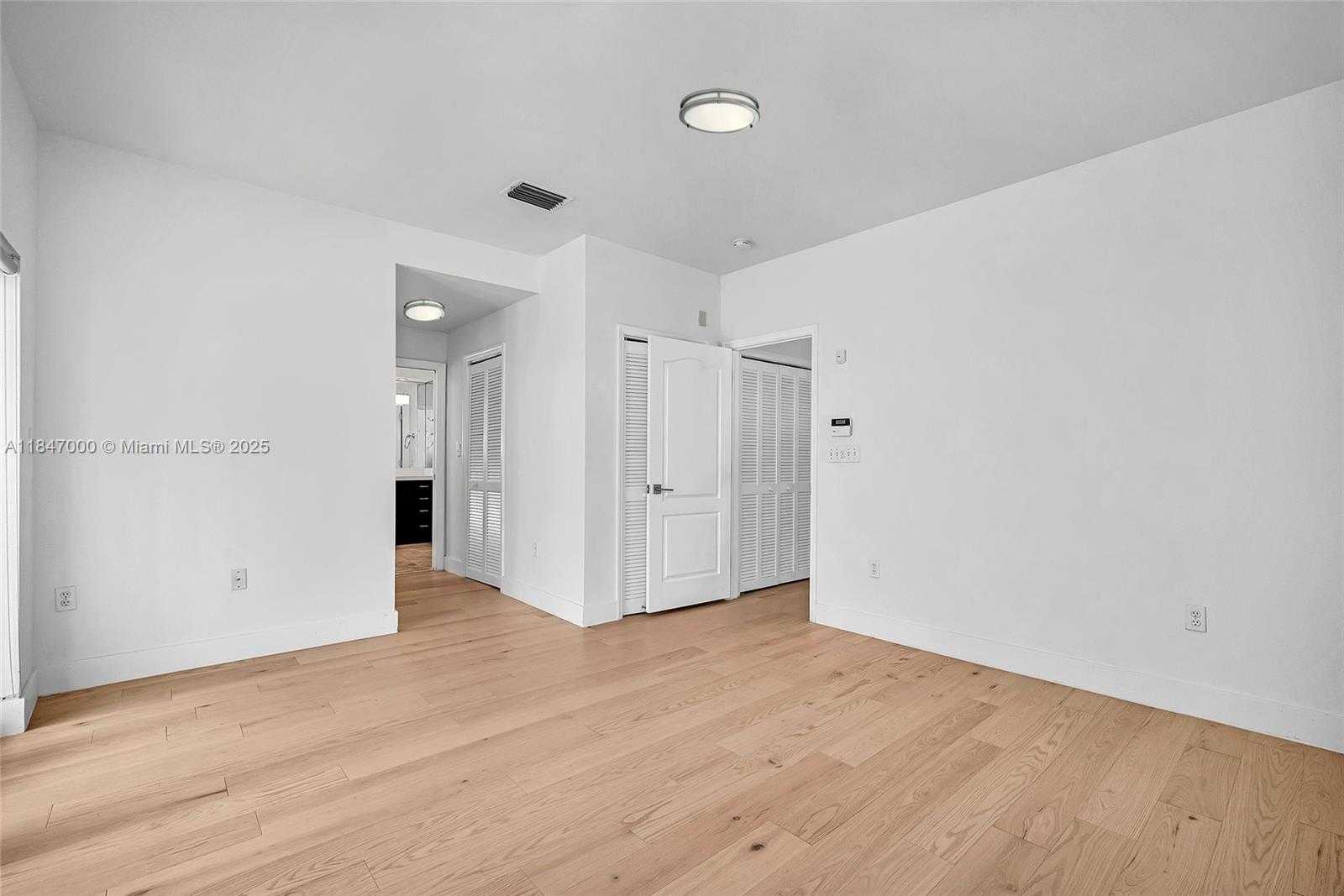 Small Image of 1135 ASTURIA AVE, Coral Gables Number 38