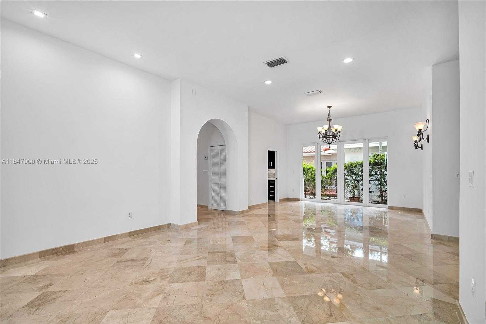 Small Image of 1135 ASTURIA AVE, Coral Gables Number 8