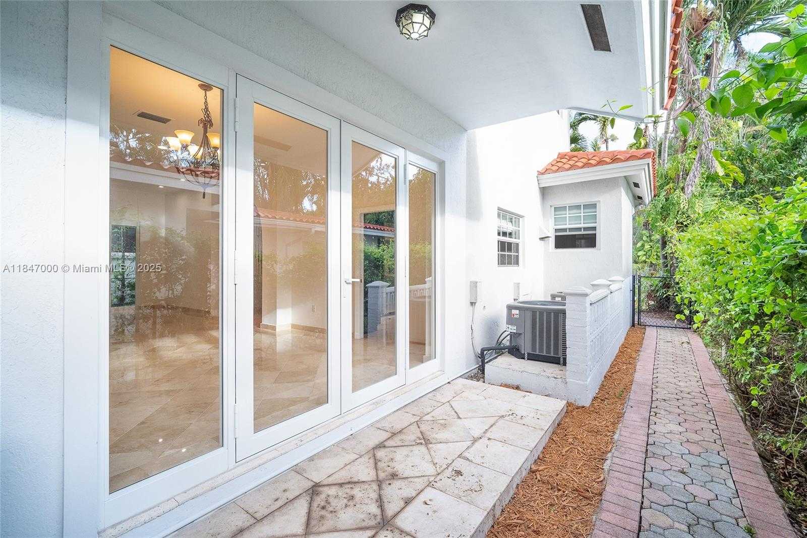 Small Image of 1135 ASTURIA AVE, Coral Gables Number 9