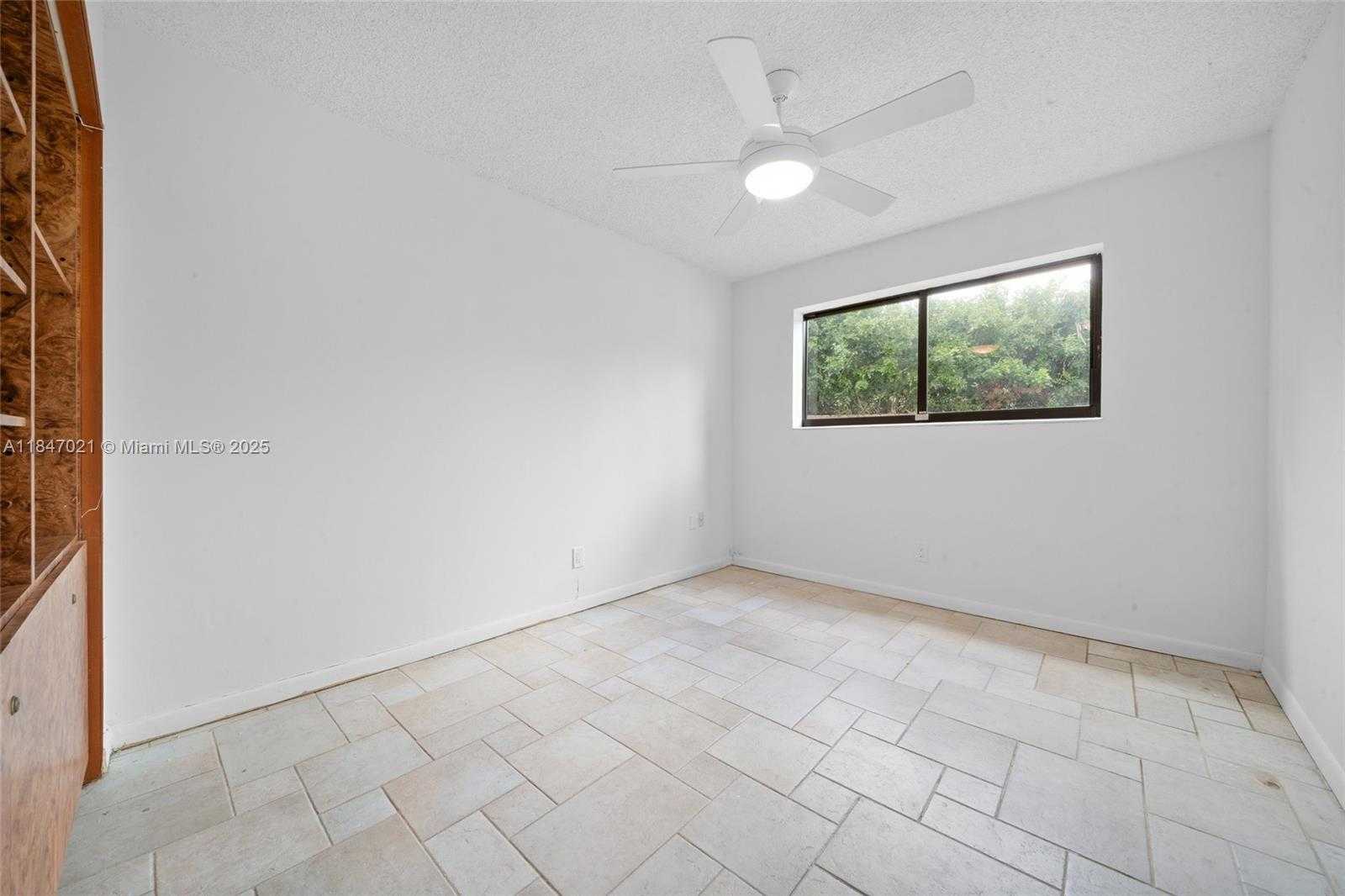 Small Image of 19402 NORTH EAST 19TH CT #., Miami Number 10