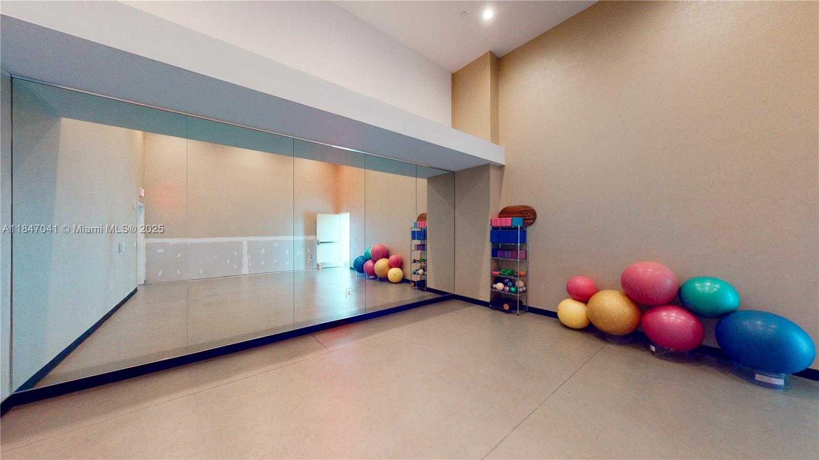 Small Image of 2950 NORTH EAST 188TH ST #423, Aventura Number 18