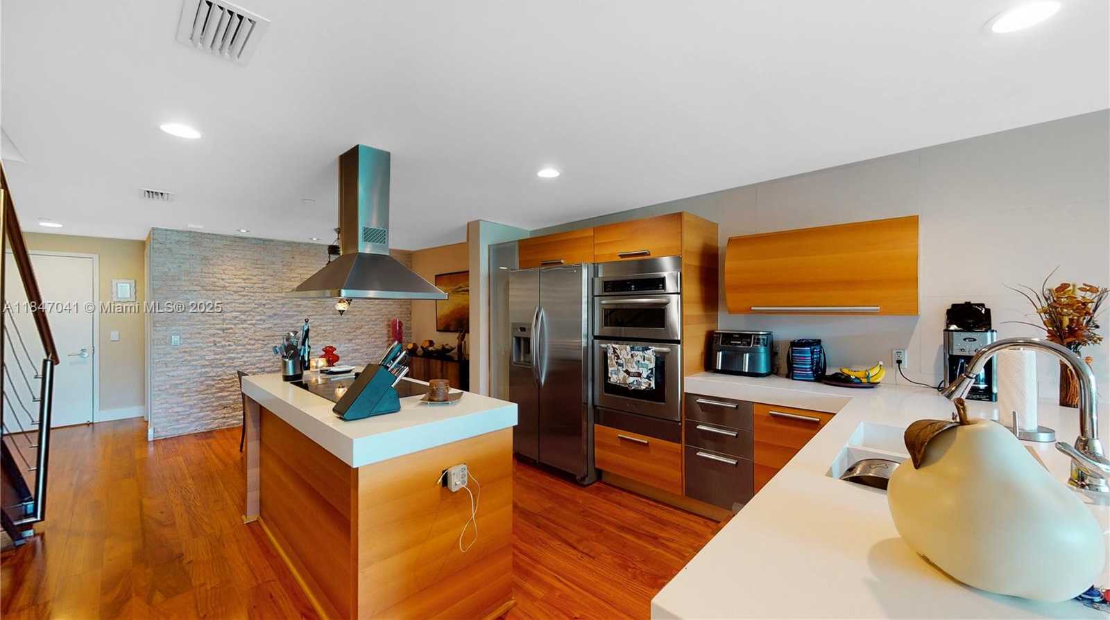 Small Image of 2950 NORTH EAST 188TH ST #423, Aventura Number 4