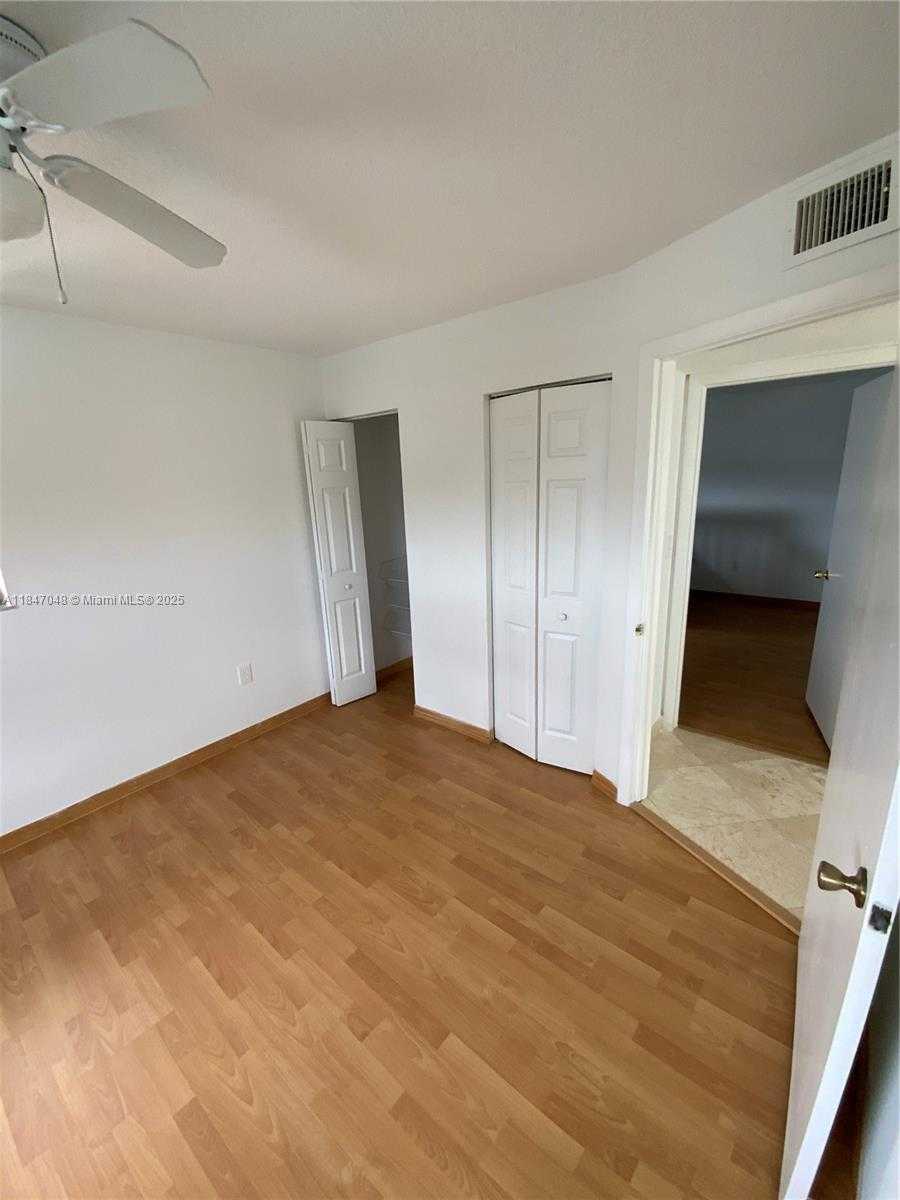 Small Image of 80 Shore Dr E, Miami, FL 33133, USA Number 13