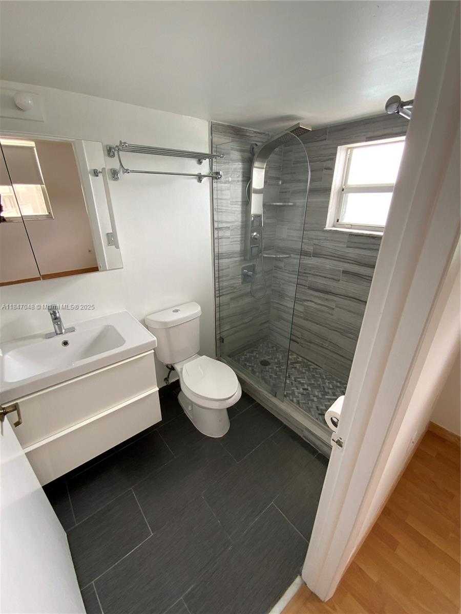 Small Image of 80 Shore Dr E, Miami, FL 33133, USA Number 14
