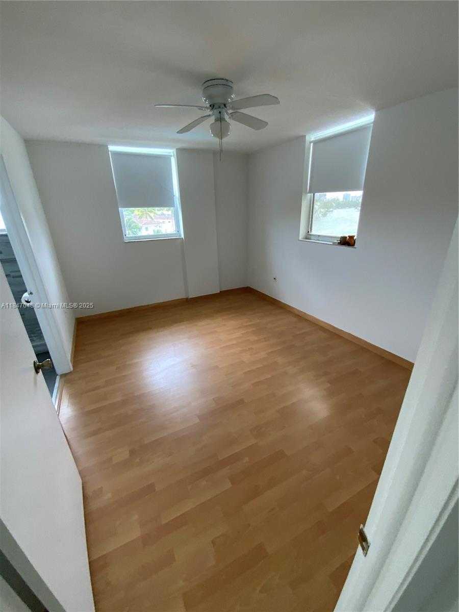 Small Image of 80 Shore Dr E, Miami, FL 33133, USA Number 15