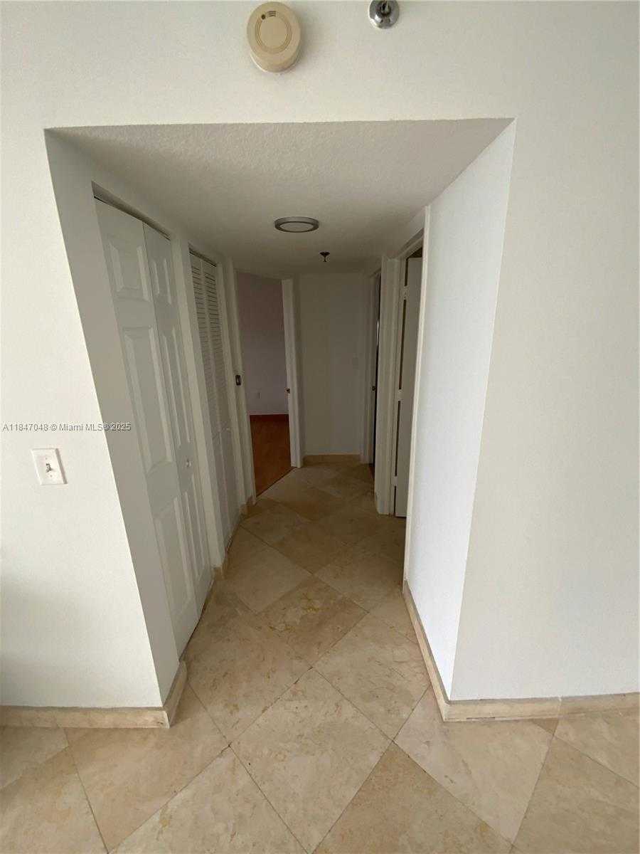 Small Image of 80 Shore Dr E, Miami, FL 33133, USA Number 16