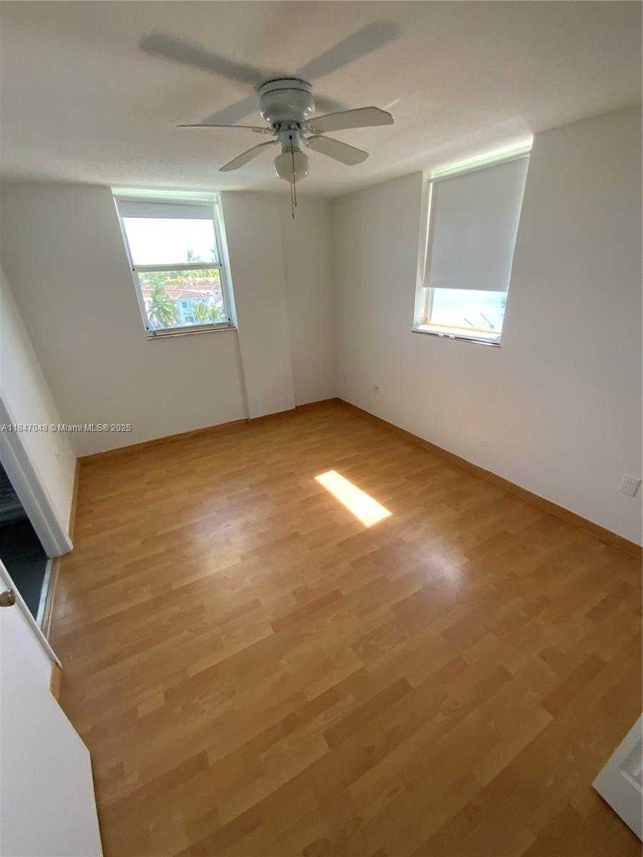 Small Image of 80 Shore Dr E, Miami, FL 33133, USA Number 20