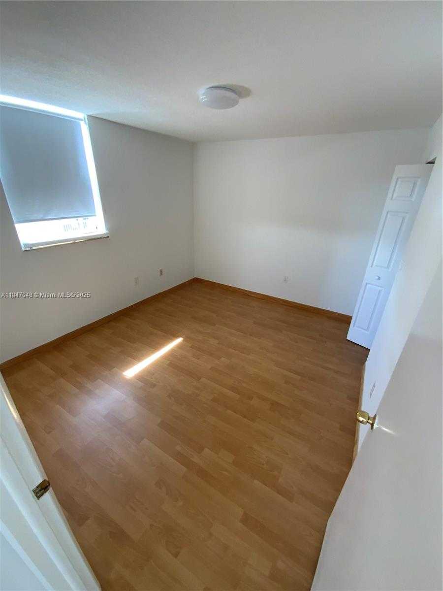 Small Image of 80 Shore Dr E, Miami, FL 33133, USA Number 21