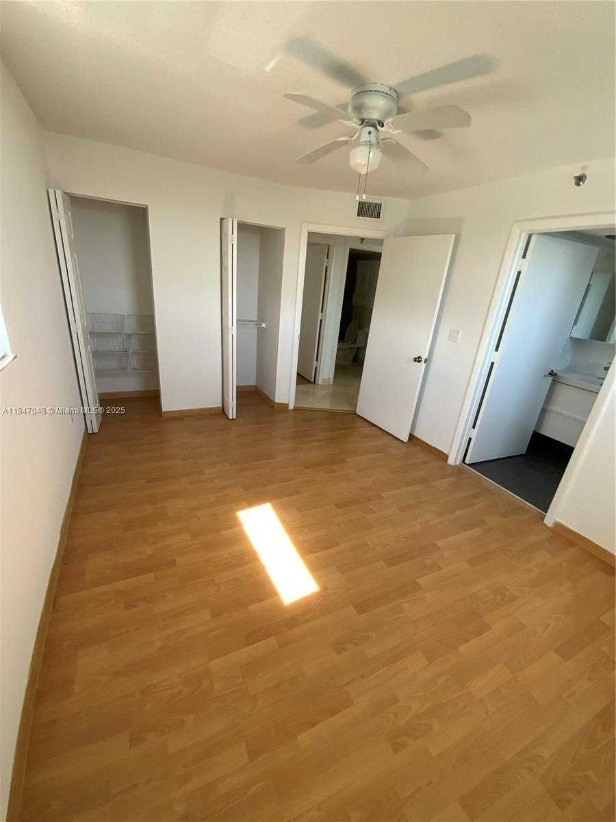 Small Image of 80 Shore Dr E, Miami, FL 33133, USA Number 22
