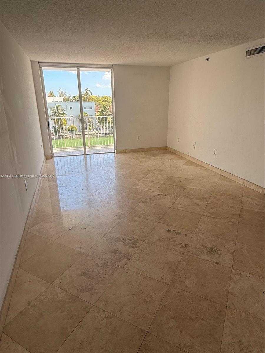 Small Image of 80 Shore Dr E, Miami, FL 33133, USA Number 23