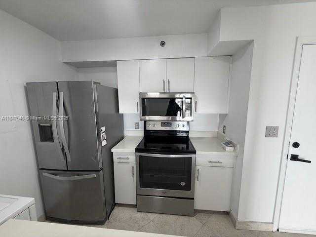 Small Image of 80 Shore Dr E, Miami, FL 33133, USA Number 4