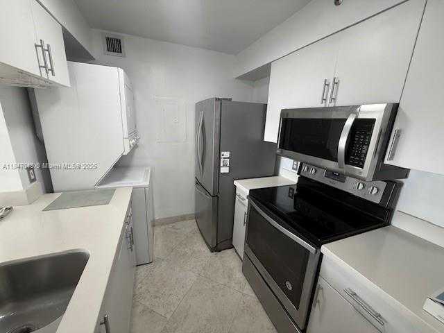 Small Image of 80 Shore Dr E, Miami, FL 33133, USA Number 5