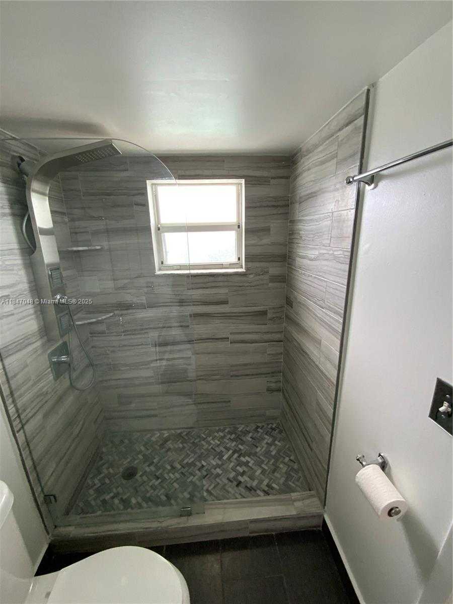Small Image of 80 Shore Dr E, Miami, FL 33133, USA Number 8