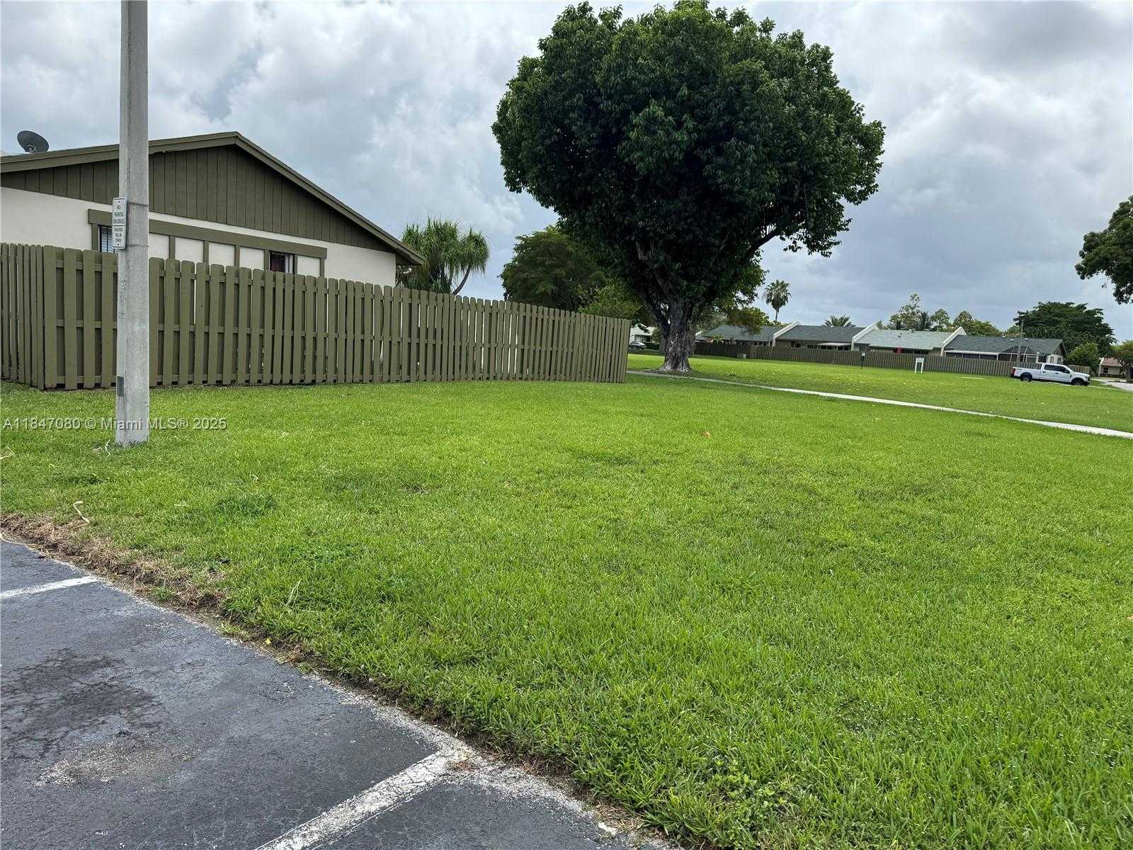 Small Image of 11002 SOUTH WEST 122ND PL #11002, Miami Number 18