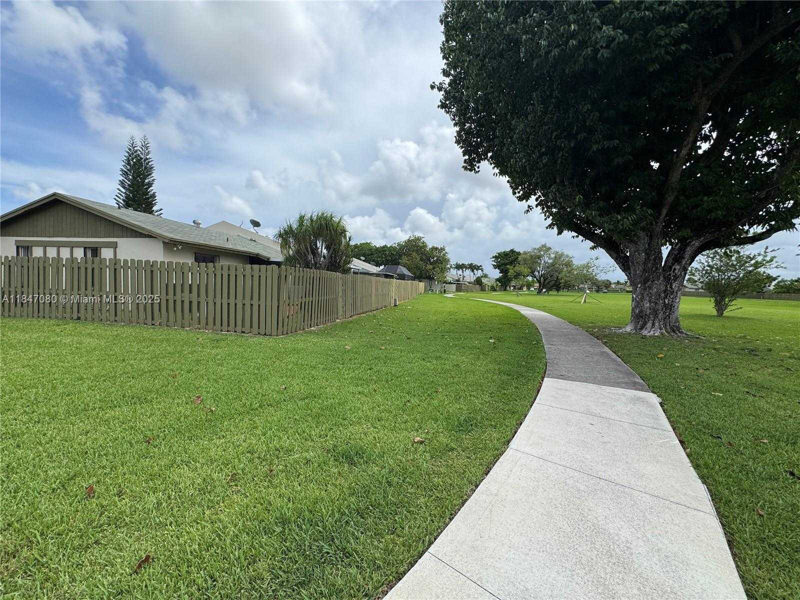 Small Image of 11002 SOUTH WEST 122ND PL #11002, Miami Number 19